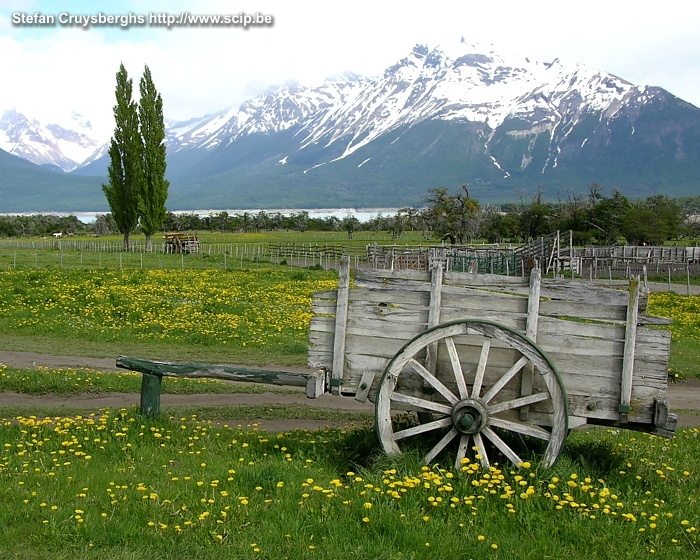 El Calafate - Estancia Nibepo Aike The famous Patagonian Estancias are large farms with ten thousands of sheep's. The main activity of Estancia Nibepo Aike is to provide tourist services like lodging, horse riding, ... Stefan Cruysberghs